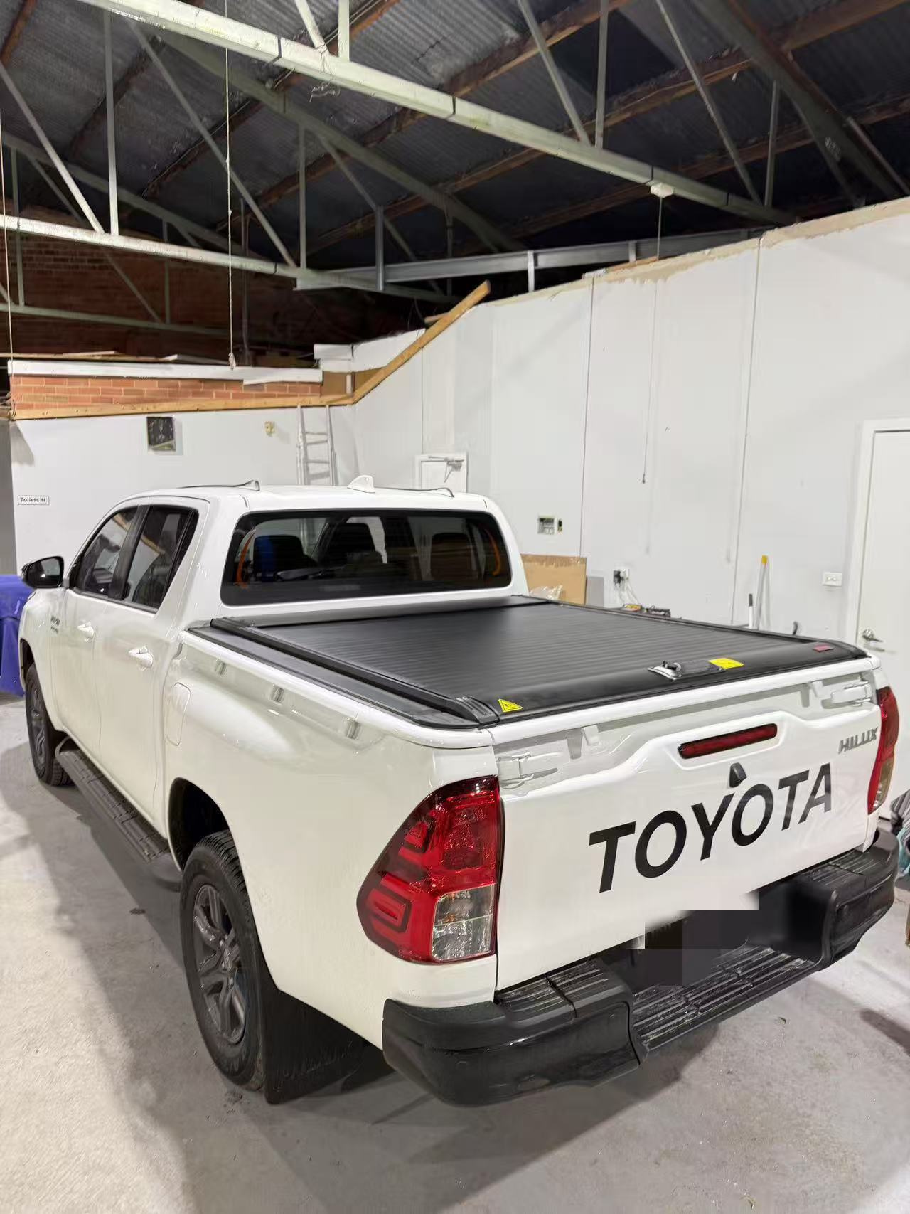 Manual Roller Cover for Toyota Hilux 2018+